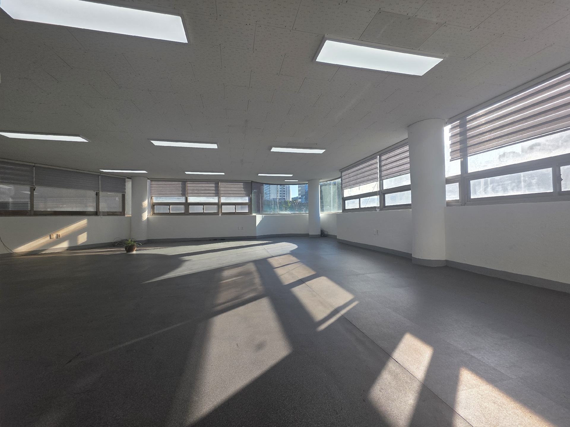 부산광역시 동구 좌천동 사무실 - 1