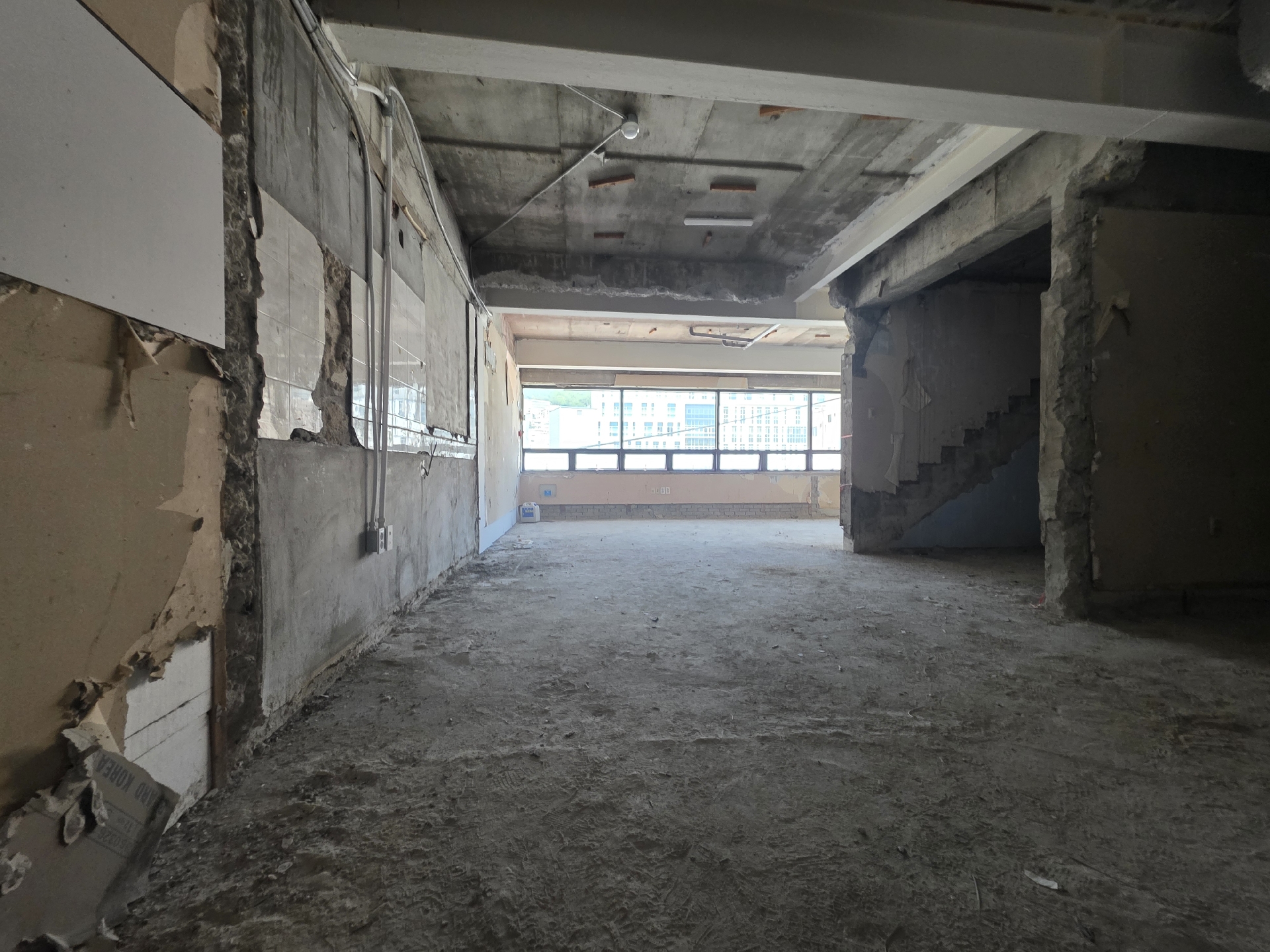 부산광역시 동구 수정동 사무실 - 1