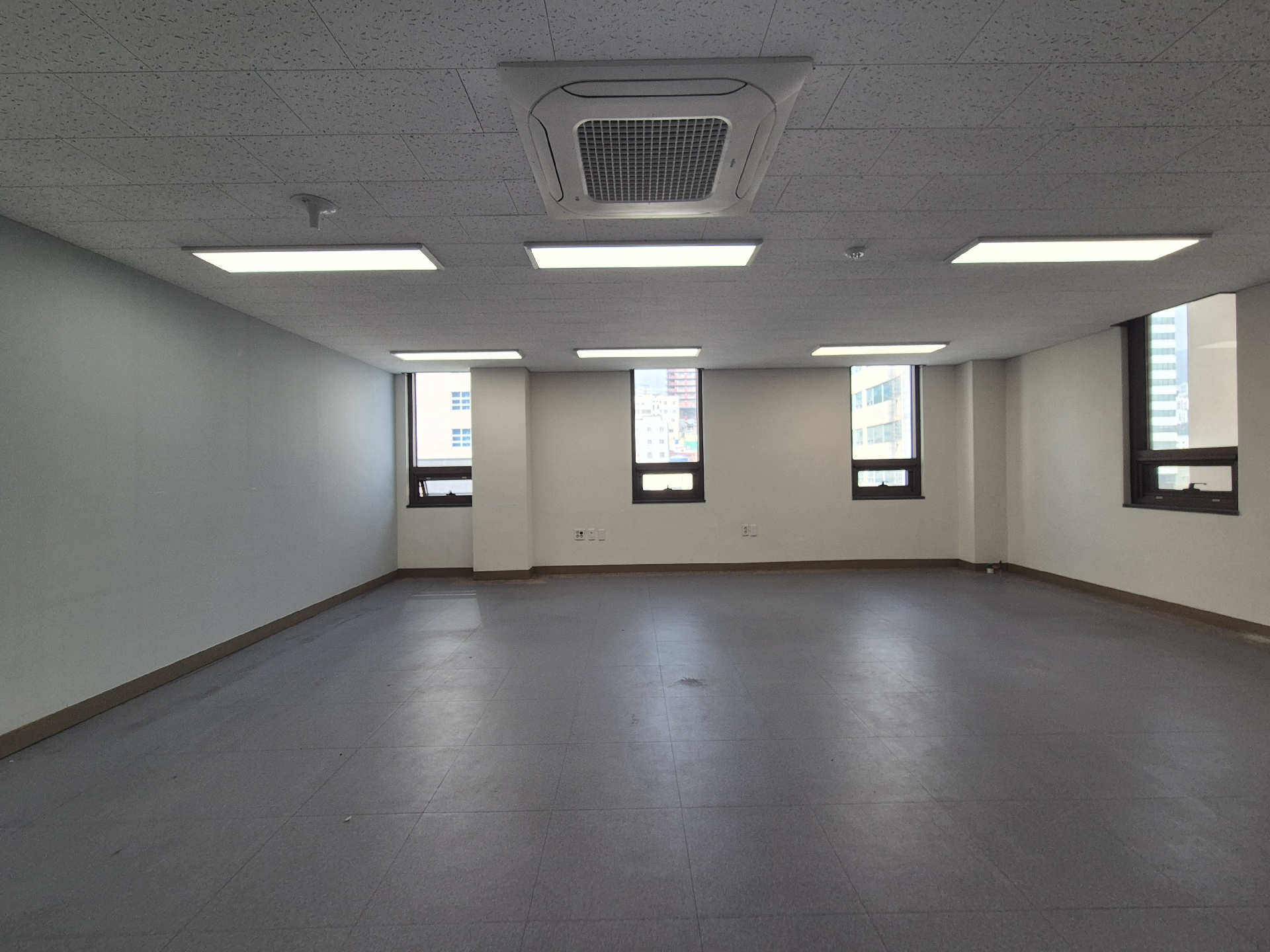 부산광역시 중구 중앙동4가 상가 썸네일 5