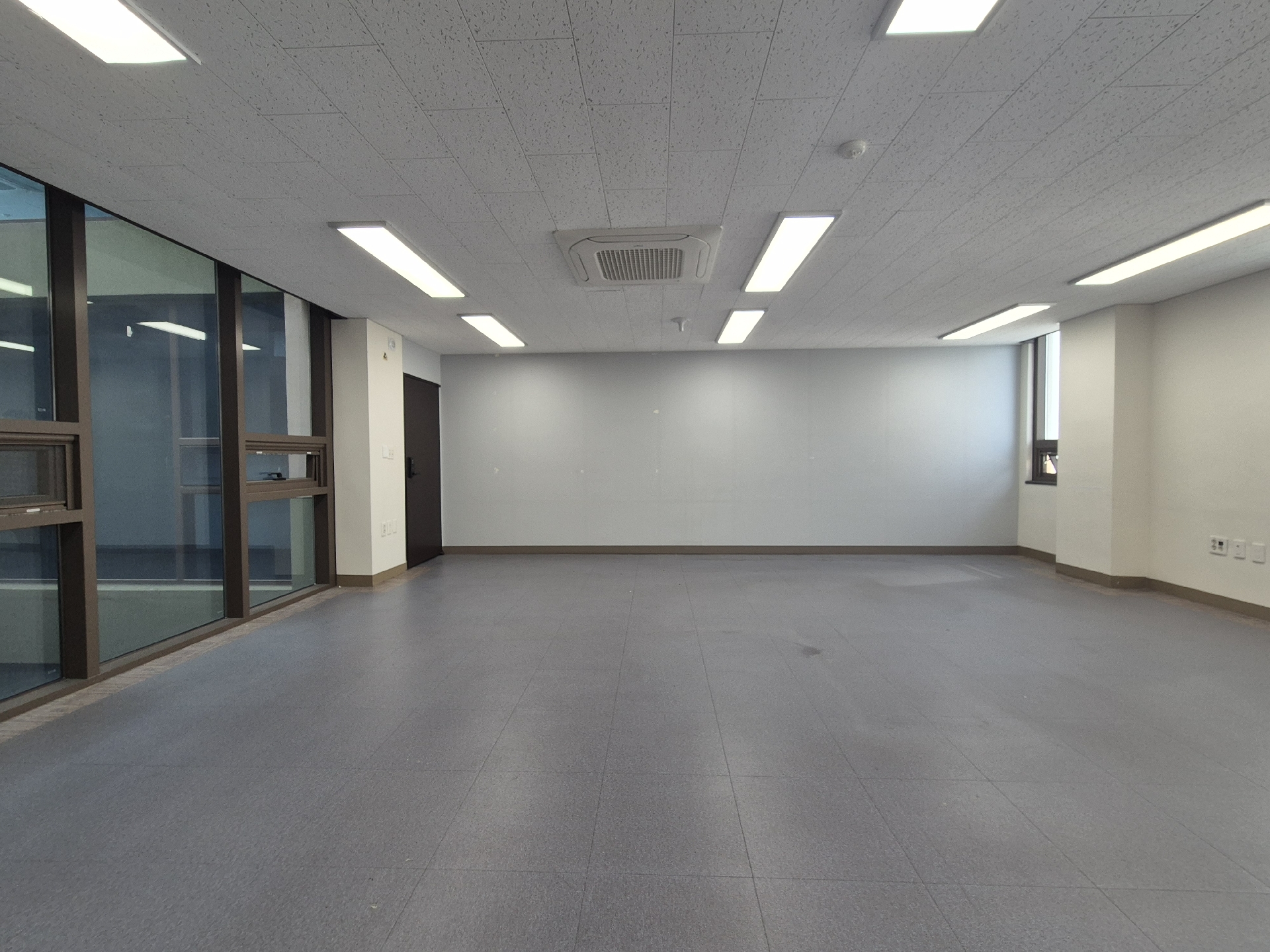 부산광역시 중구 중앙동4가 상가 썸네일 3