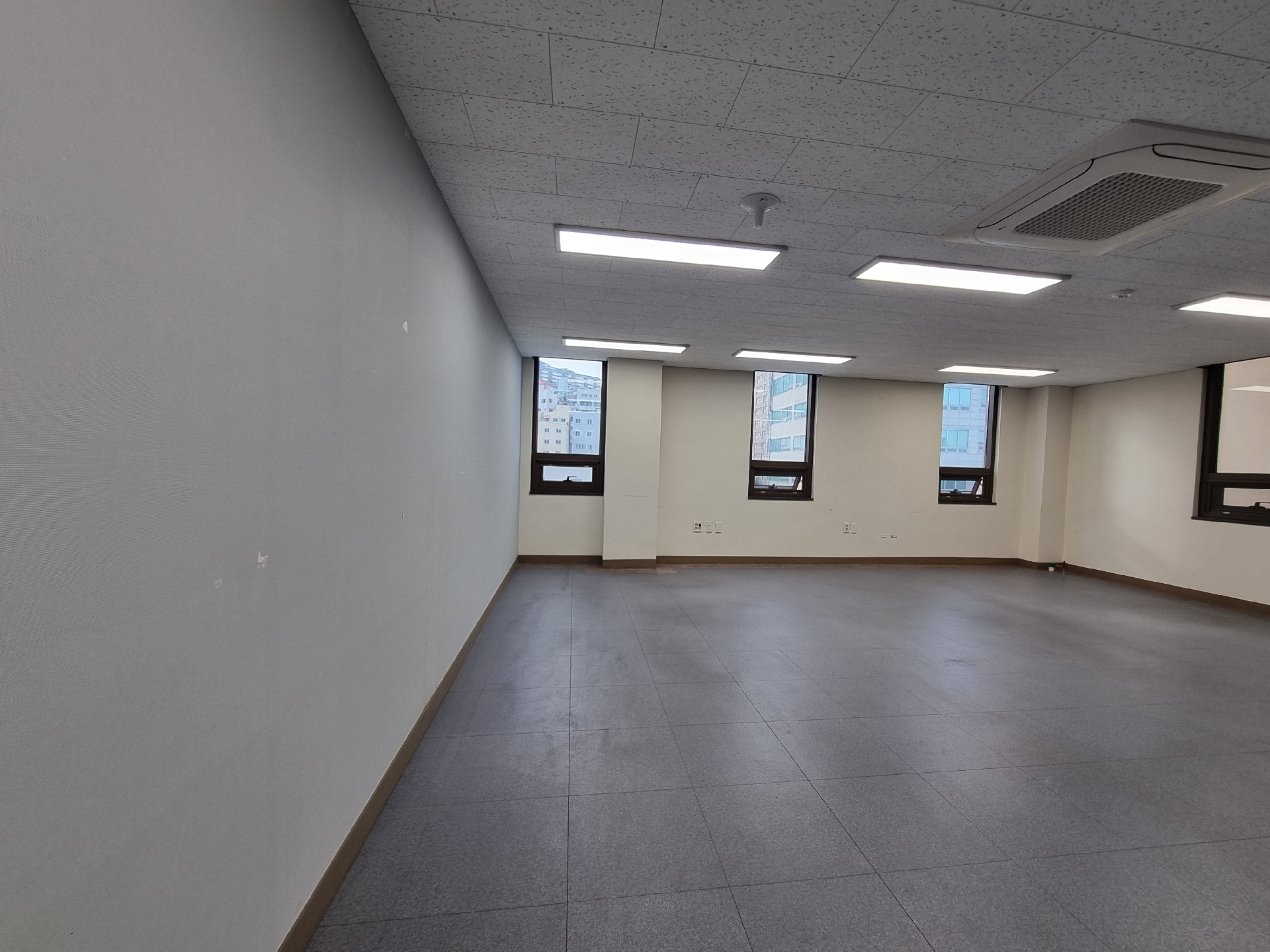 부산광역시 중구 중앙동4가 사무실 썸네일 2