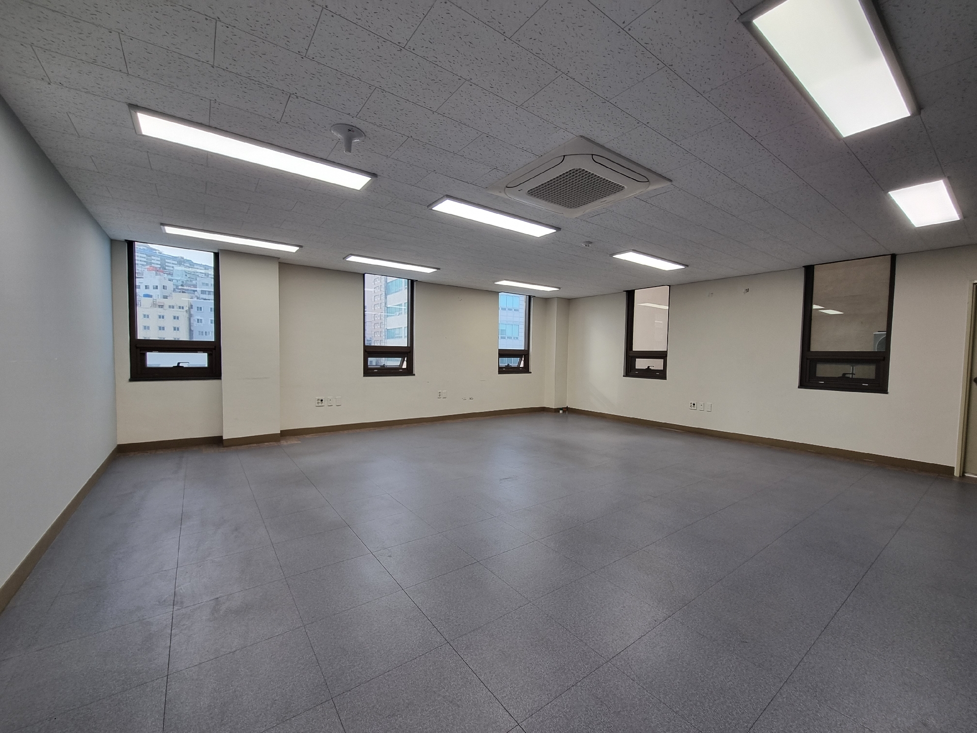 부산광역시 중구 중앙동4가 사무실 - 1