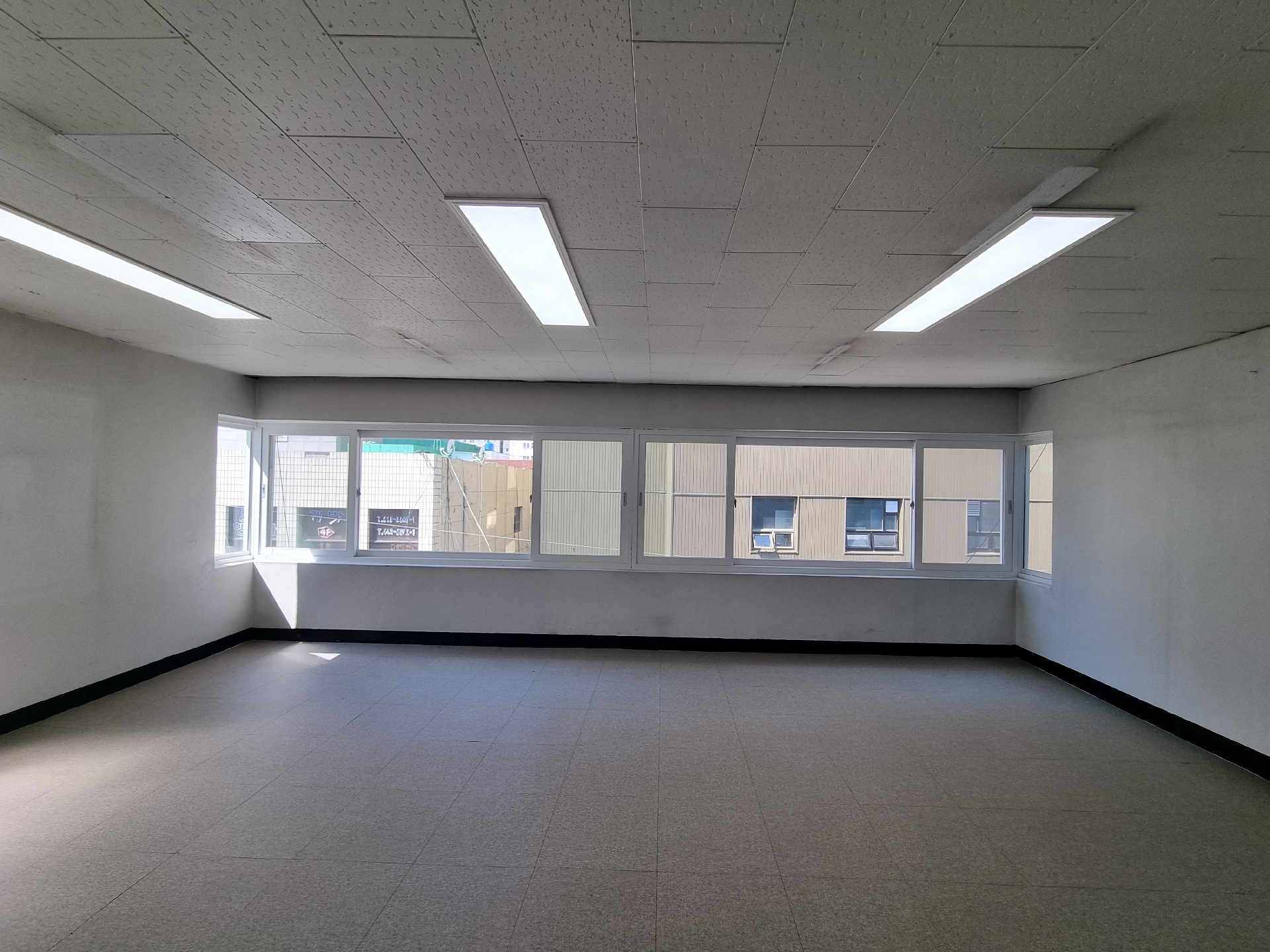 부산광역시 중구 중앙동4가 사무실 - 1
