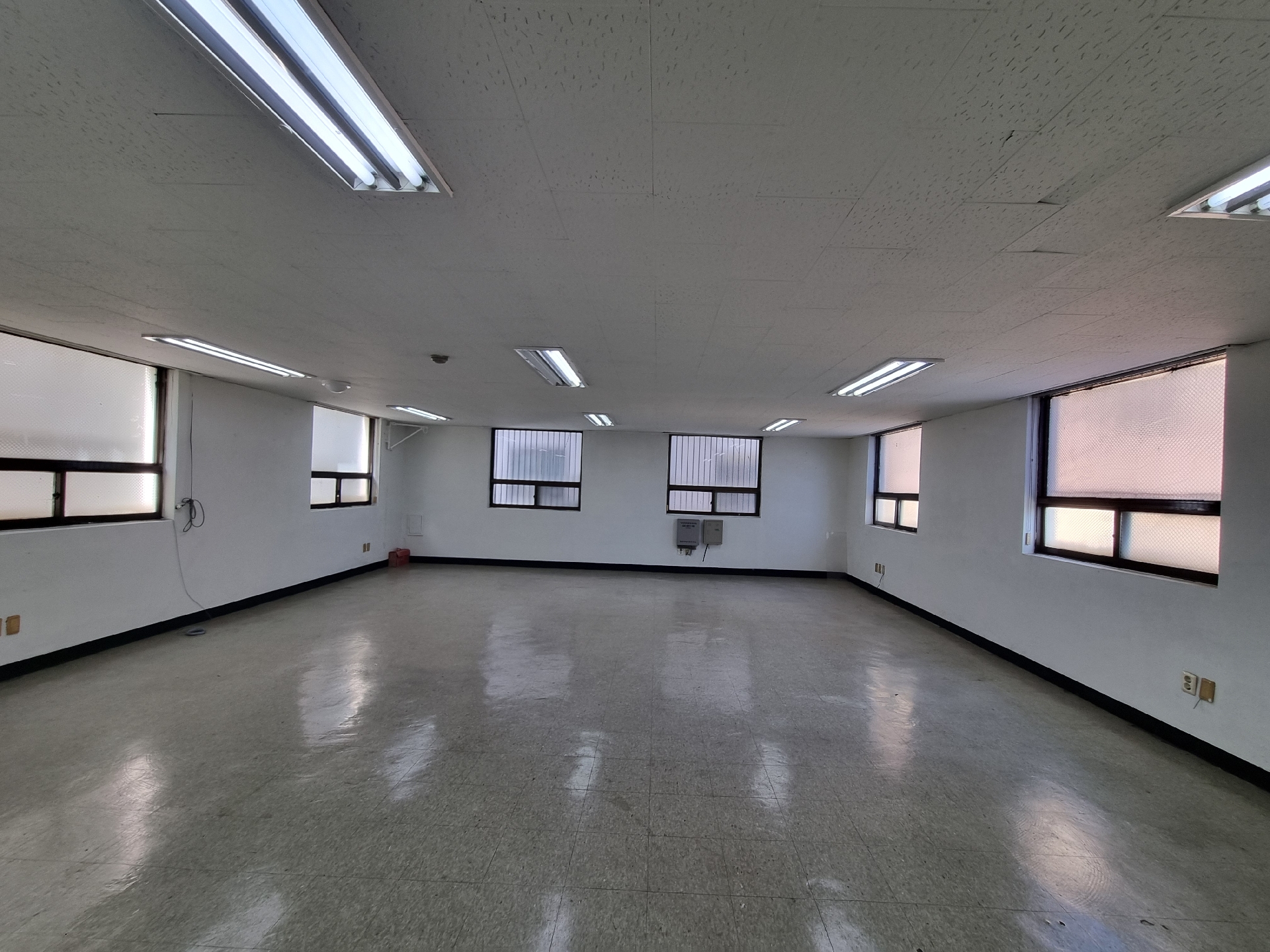 부산광역시 중구 중앙동4가 사무실 - 1