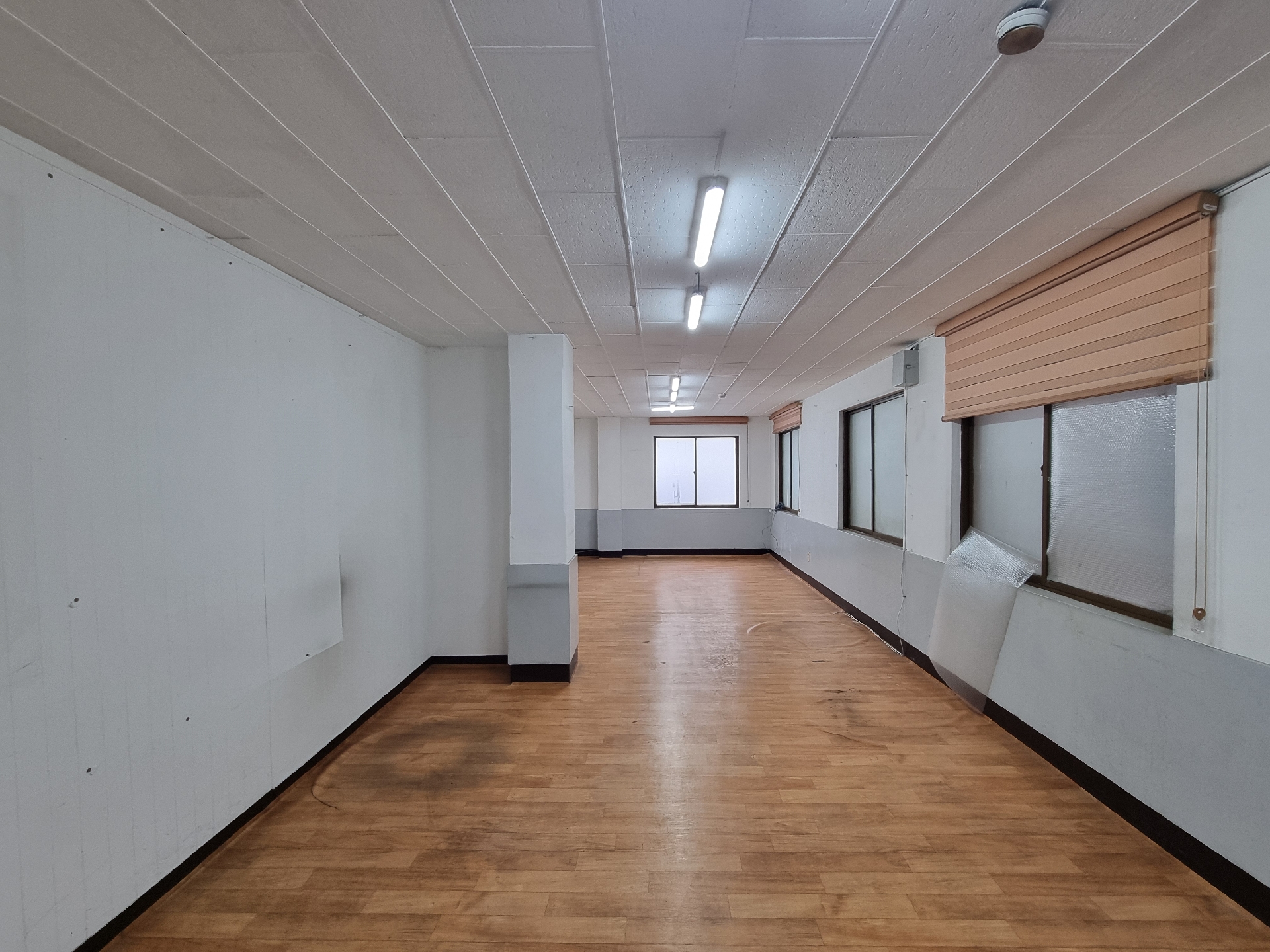 부산광역시 중구 중앙동4가 사무실 - 1