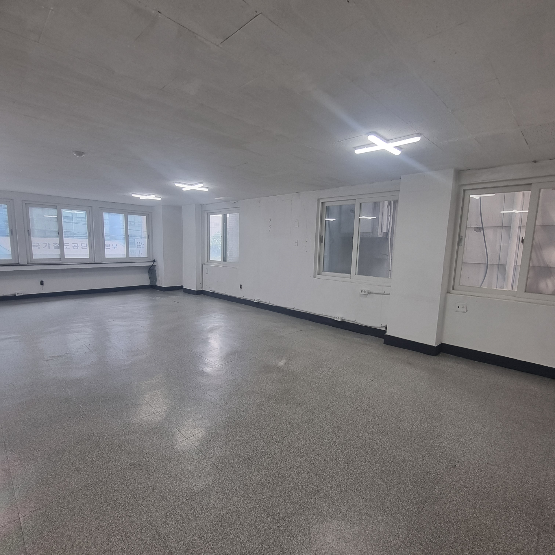 부산광역시 중구 중앙동4가 사무실 썸네일 2