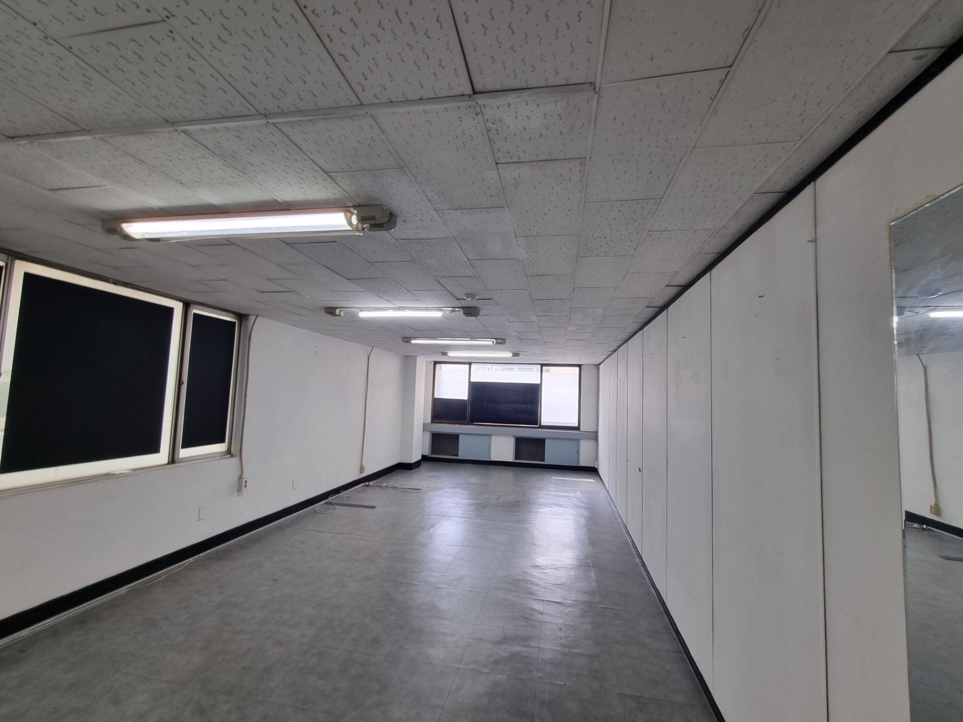 부산광역시 중구 중앙동4가 사무실 - 1