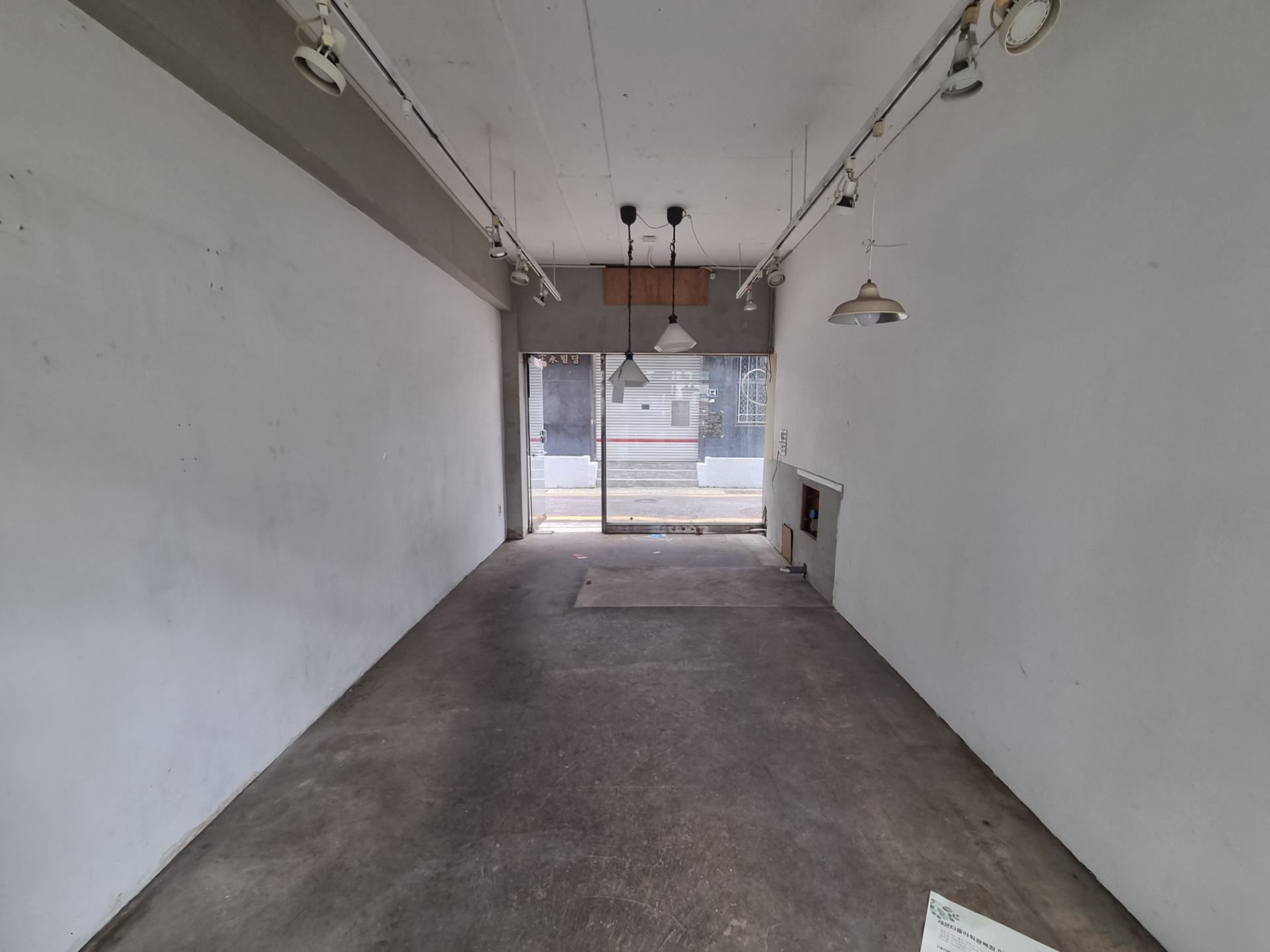 부산광역시 중구 중앙동 상가 - 1