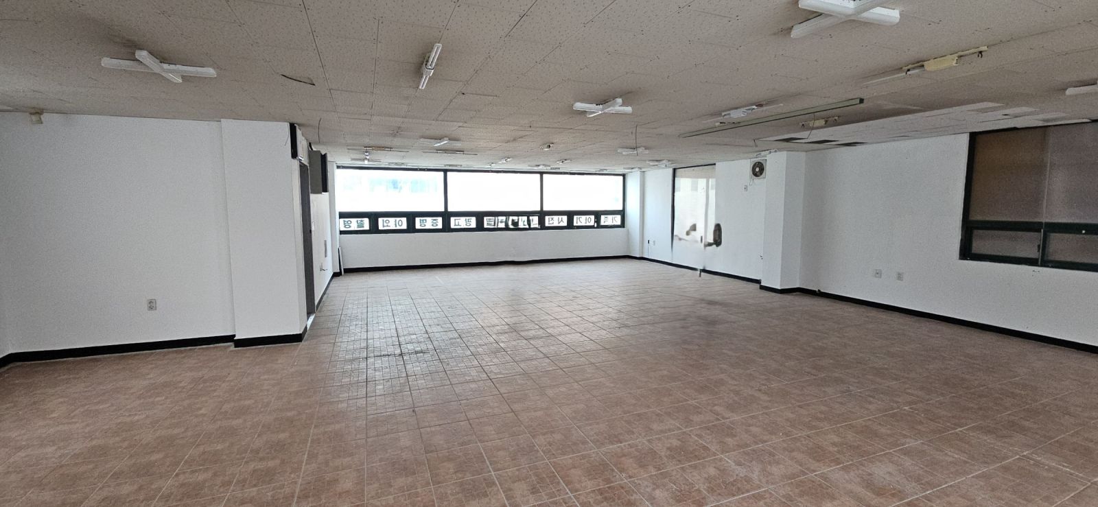 부산광역시 동구 수정동 사무실 - 1