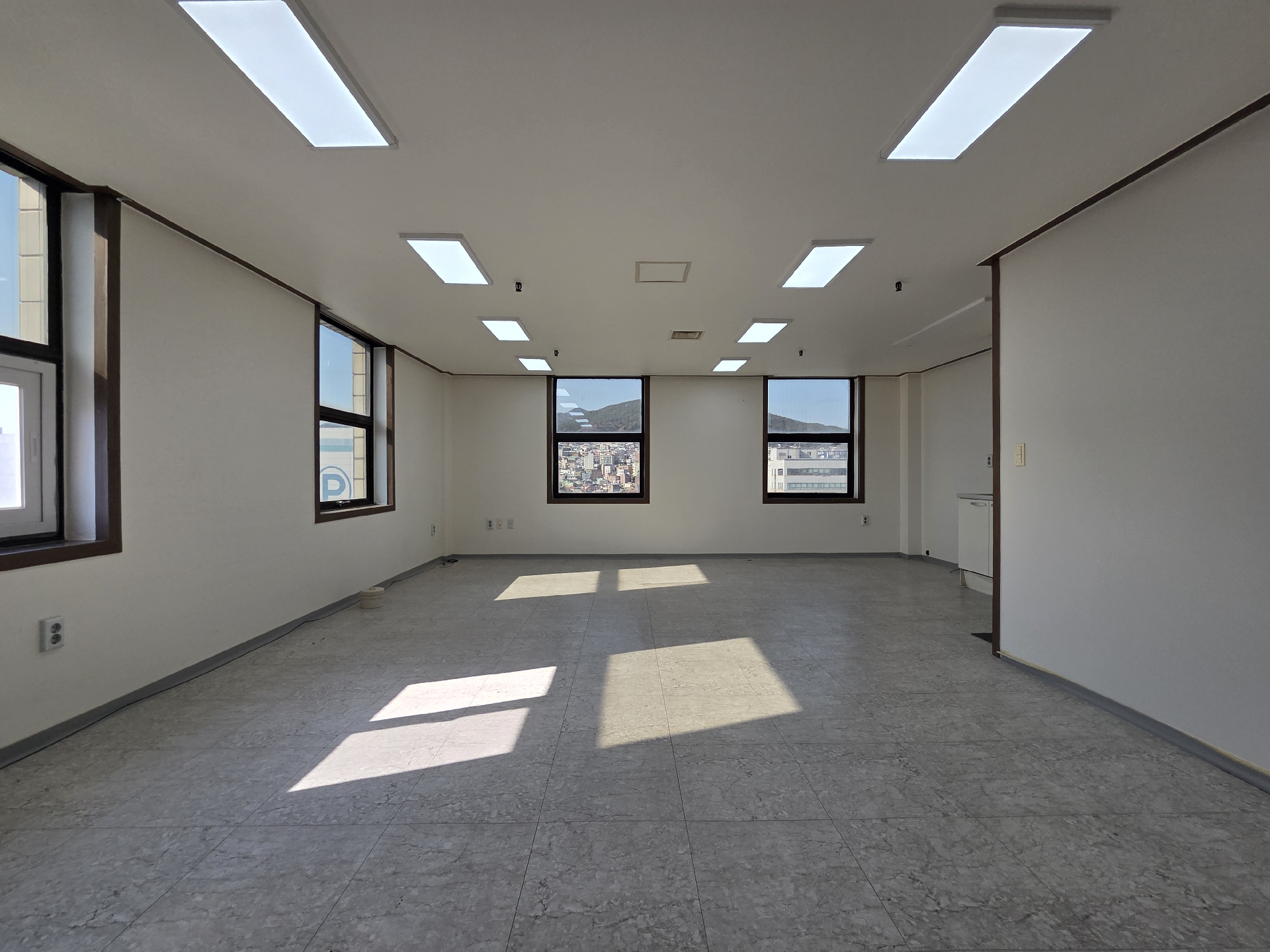 부산광역시 동구 범일동 사무실 썸네일 2