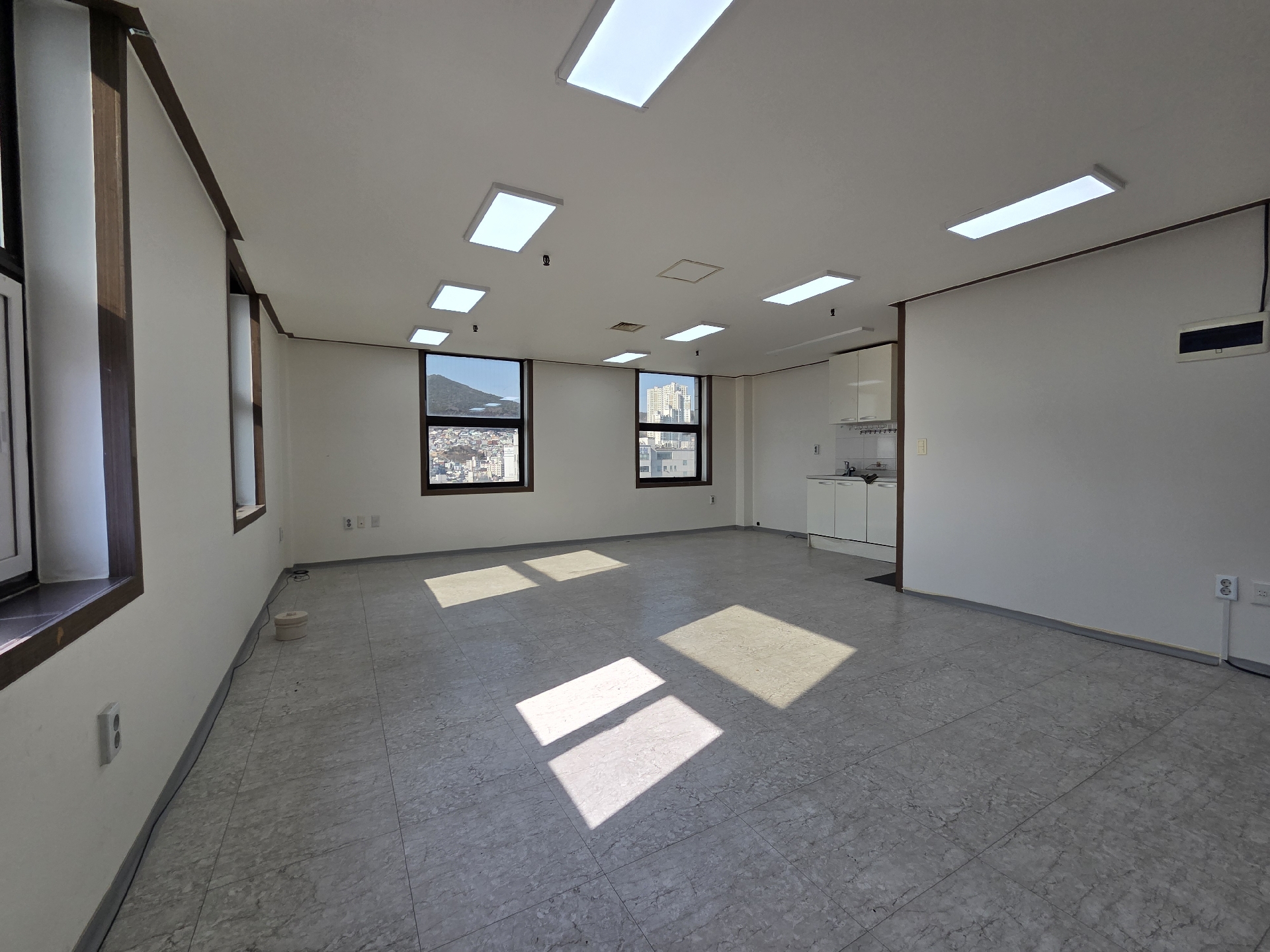 부산광역시 동구 범일동 사무실 썸네일 3