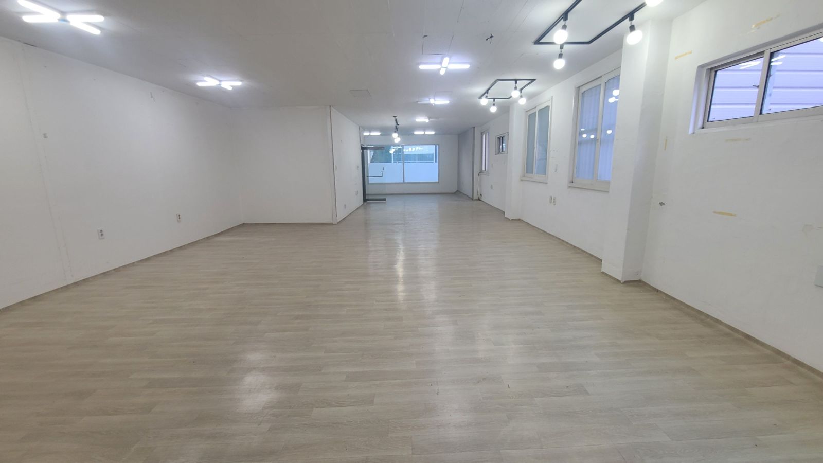 부산광역시 연제구 연산동 사무실 - 1