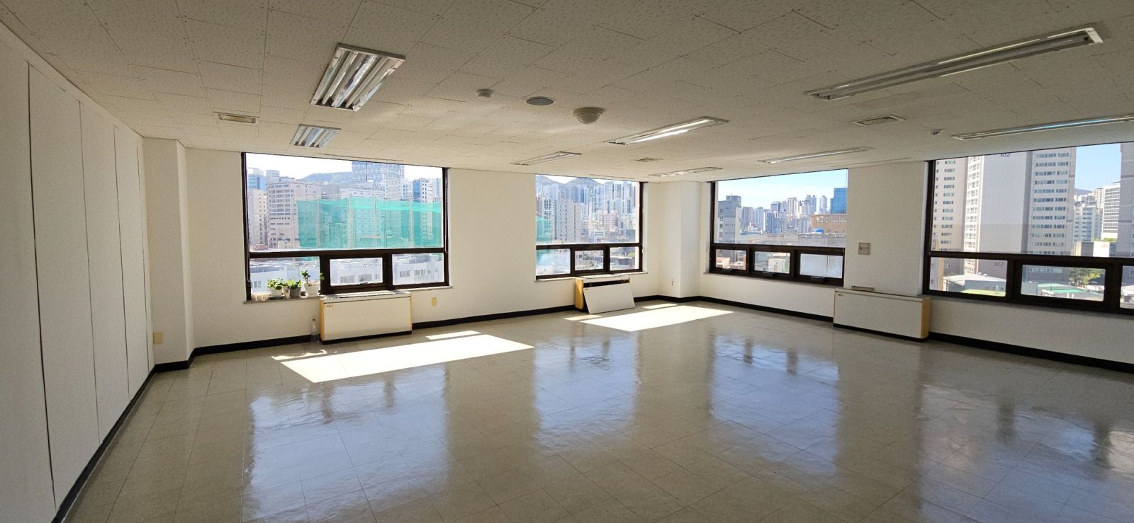 부산광역시 연제구 거제동 사무실 - 1