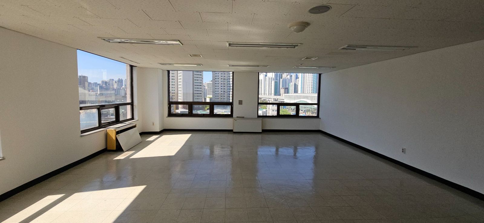 부산광역시 연제구 거제동 사무실 썸네일 2