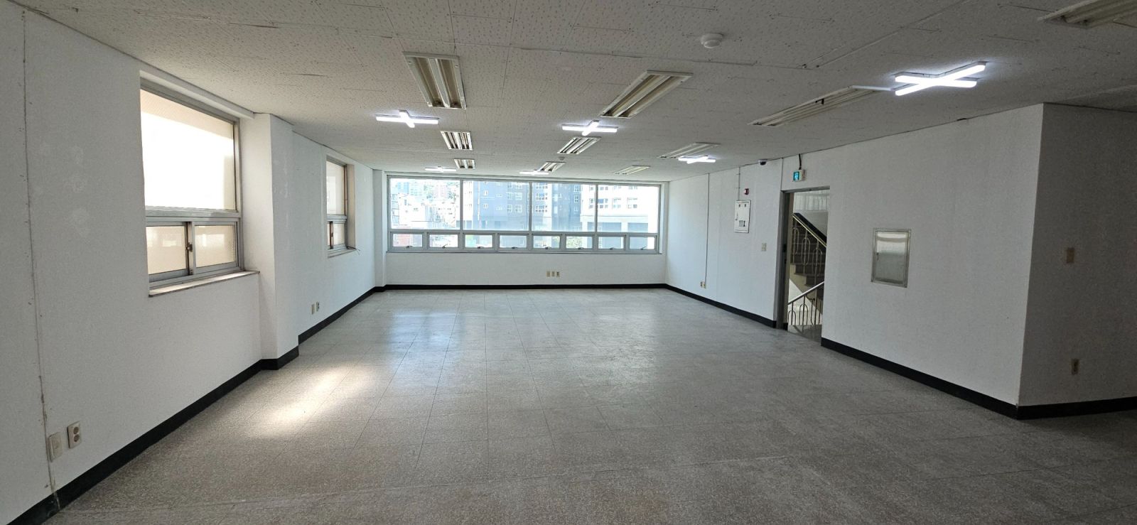 부산광역시 동래구 온천동 사무실 - 1