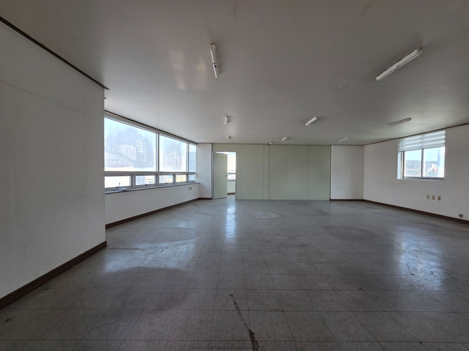 부산광역시 남구 대연동 상가 - 1