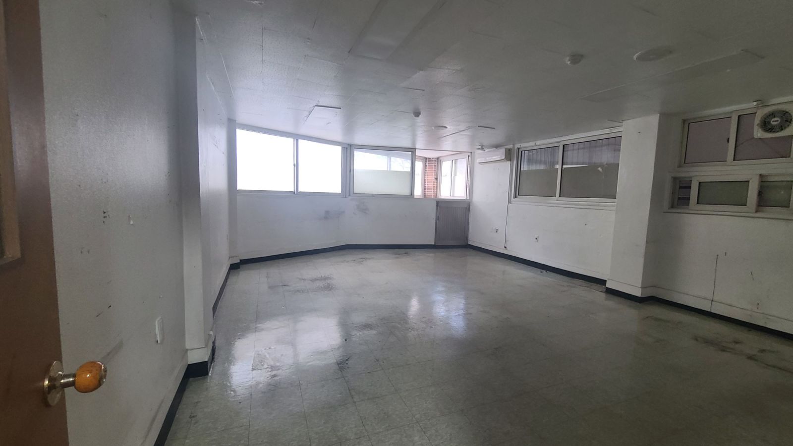 부산광역시 연제구 연산동 사무실 - 1