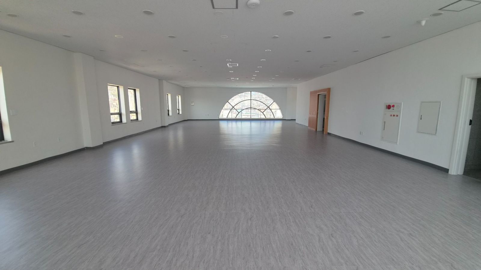 부산광역시 동구 수정동 사무실 - 1