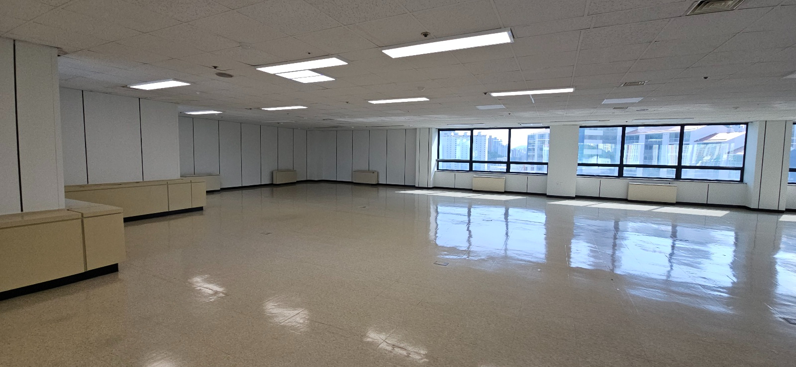 부산광역시 동래구 수안동 사무실 - 1