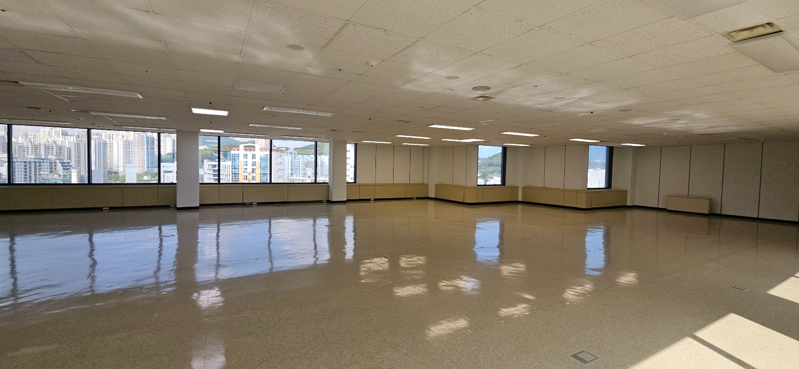 부산광역시 동래구 수안동 사무실 썸네일 3