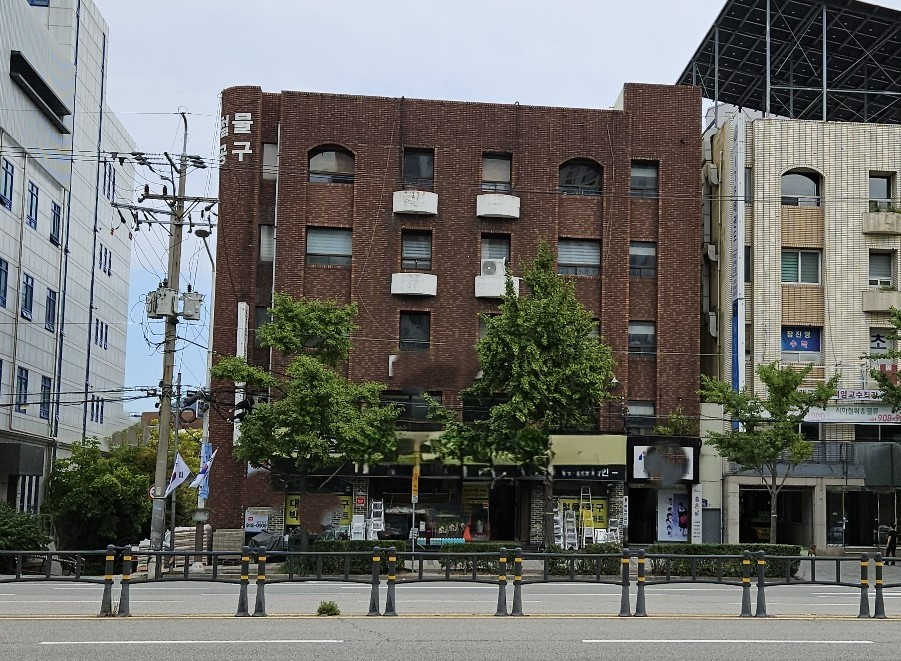 부산광역시 연제구 거제동 상가 - 1