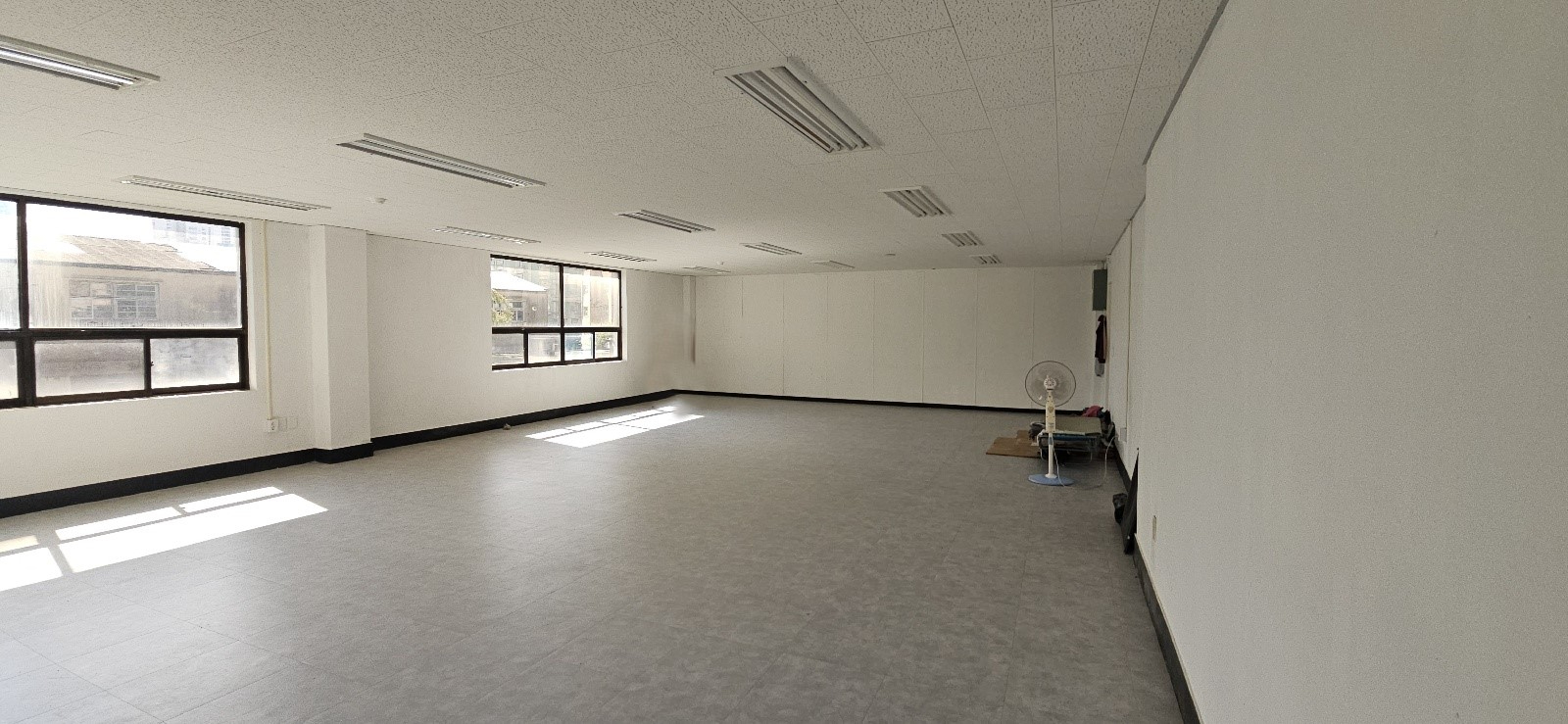 부산광역시 동래구 수안동 사무실 썸네일 2