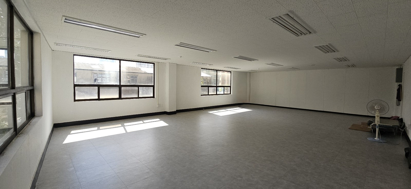 부산광역시 동래구 수안동 사무실 썸네일 4