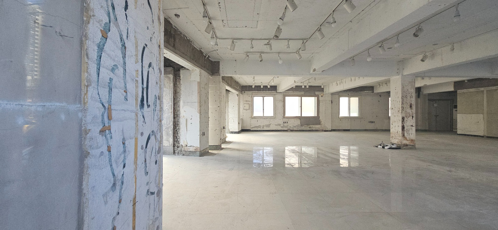 부산광역시 연제구 거제동 상가 썸네일 2