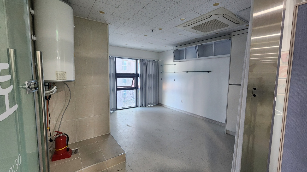 부산광역시 남구 문현동 상가 - 1