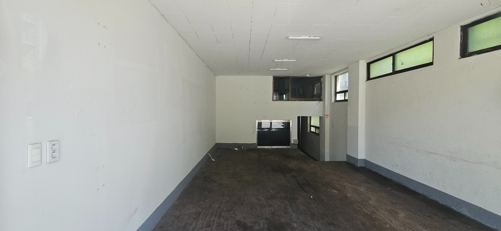 부산광역시 동래구 수안동 상가 - 1