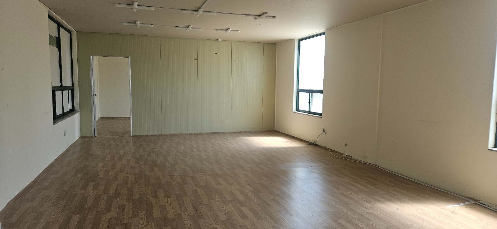 부산광역시 동래구 수안동 사무실 썸네일 3