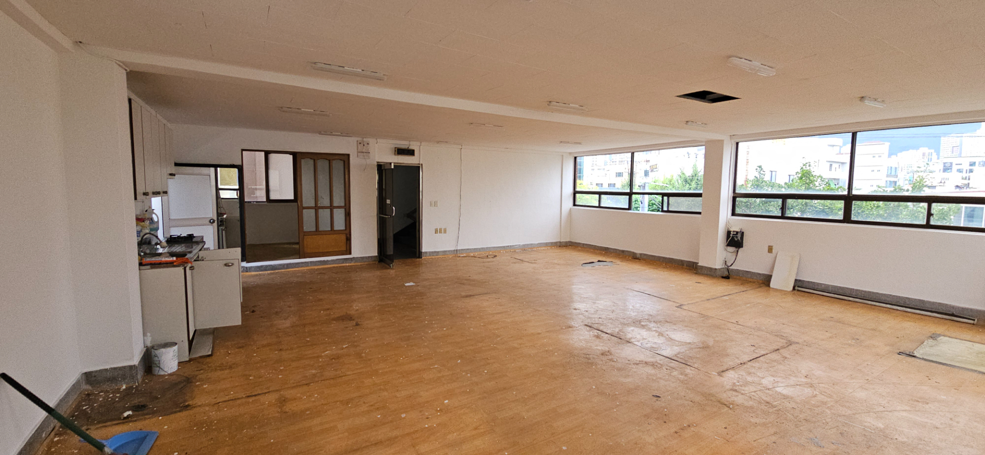 부산광역시 연제구 거제동 사무실 썸네일 4