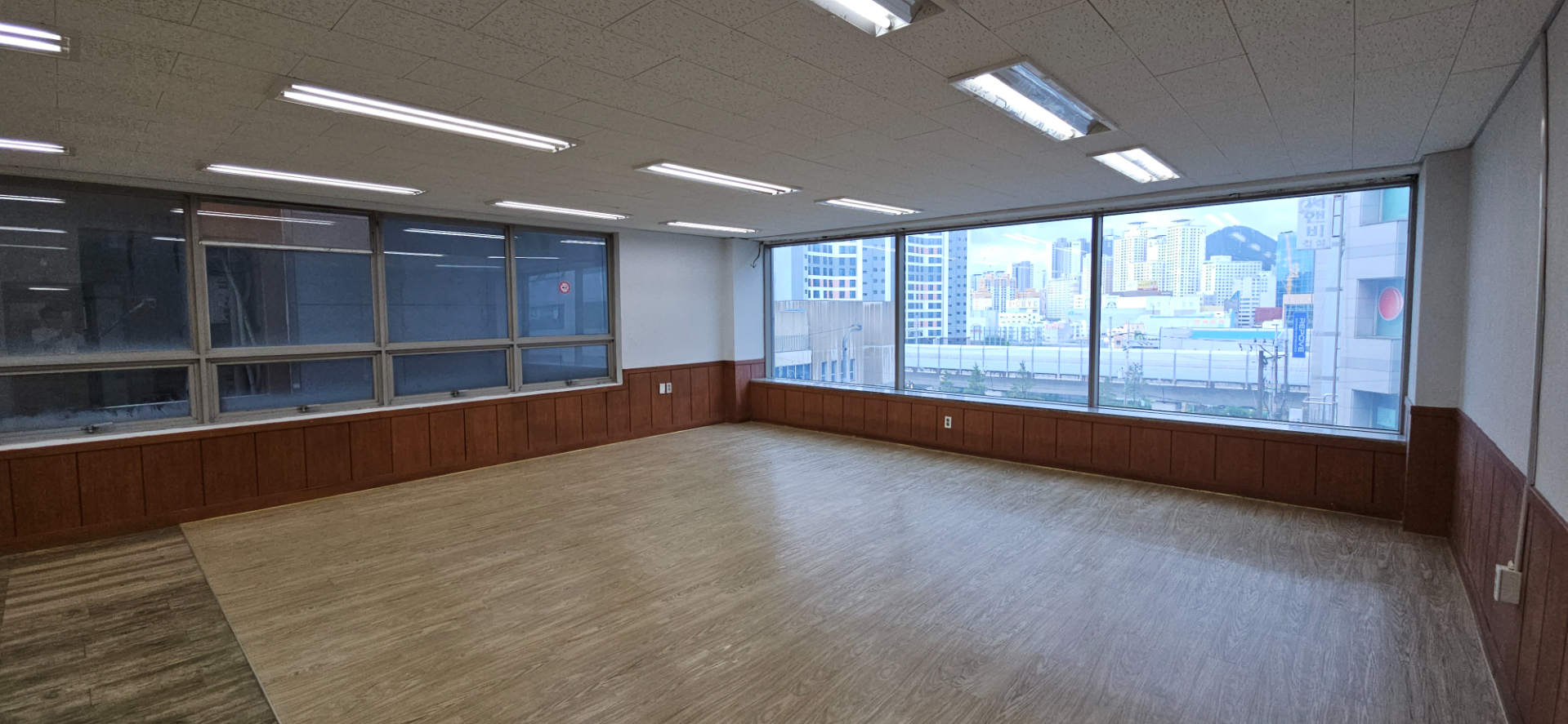 부산광역시 연제구 거제동 사무실 - 1