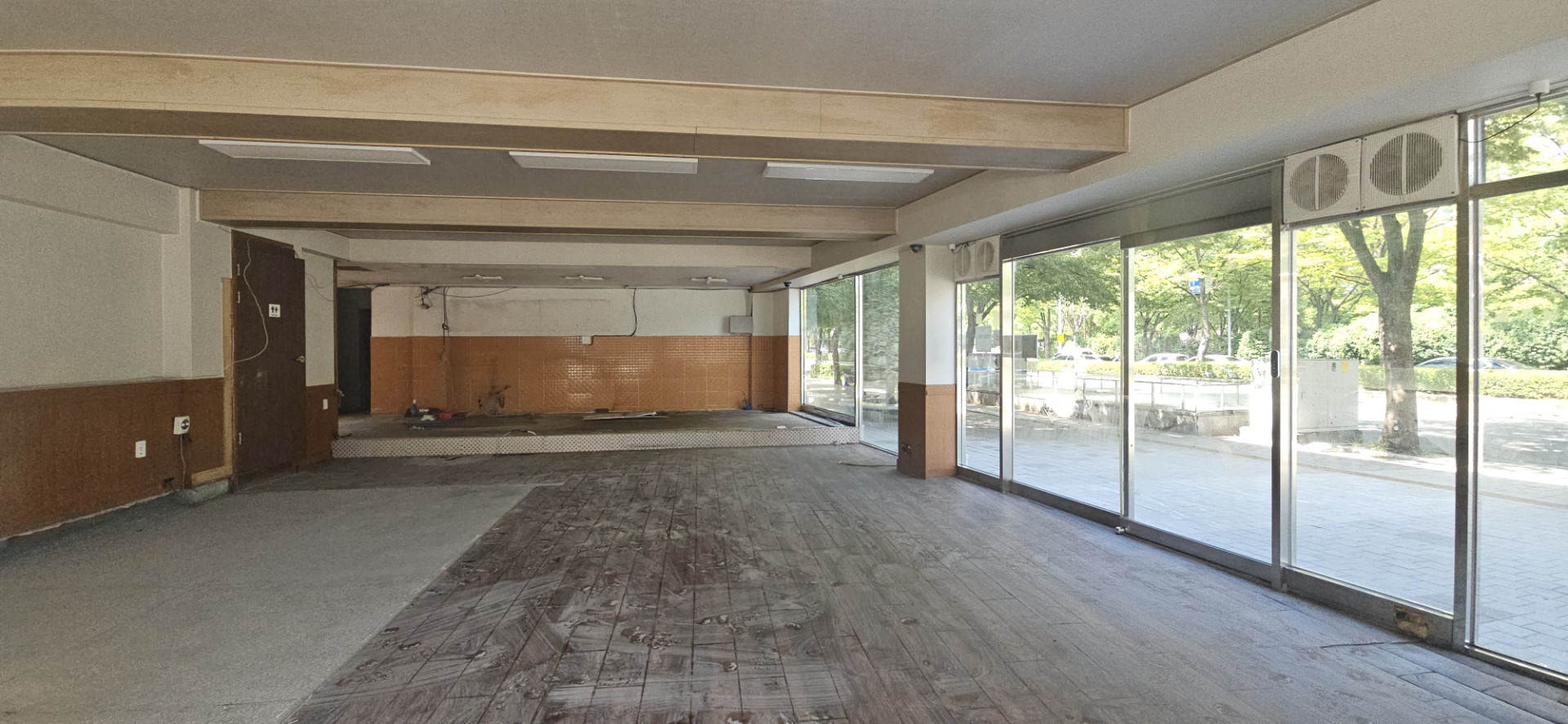 부산광역시 연제구 거제동 상가 썸네일 2