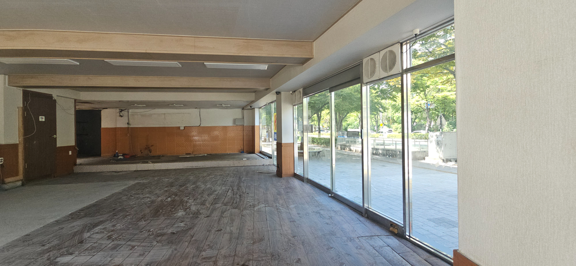 부산광역시 연제구 거제동 상가 - 1