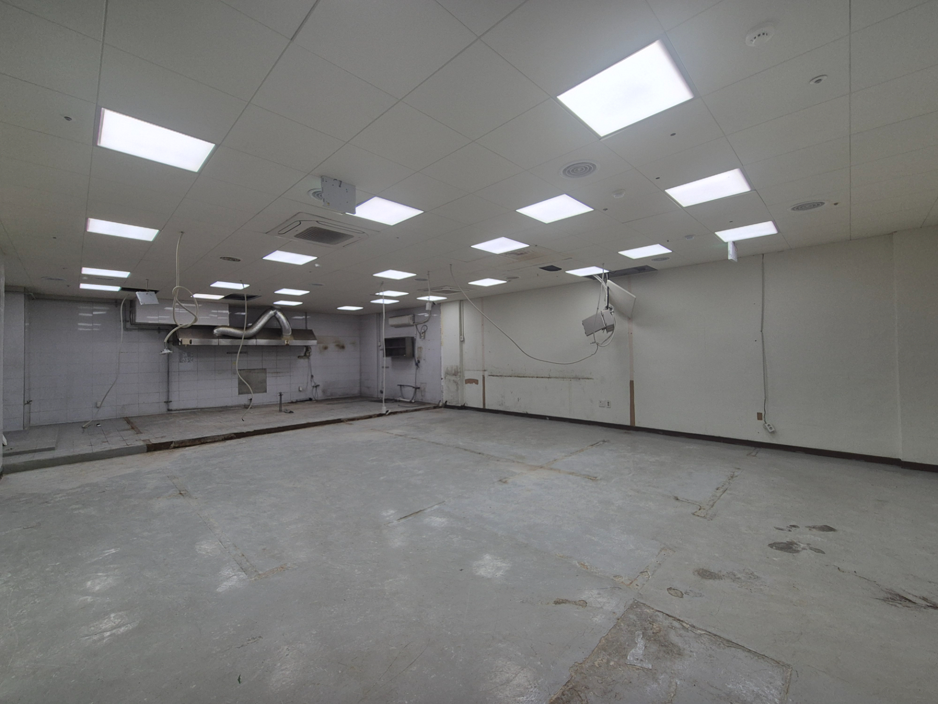 부산광역시 수영구 남천동 상가 - 1