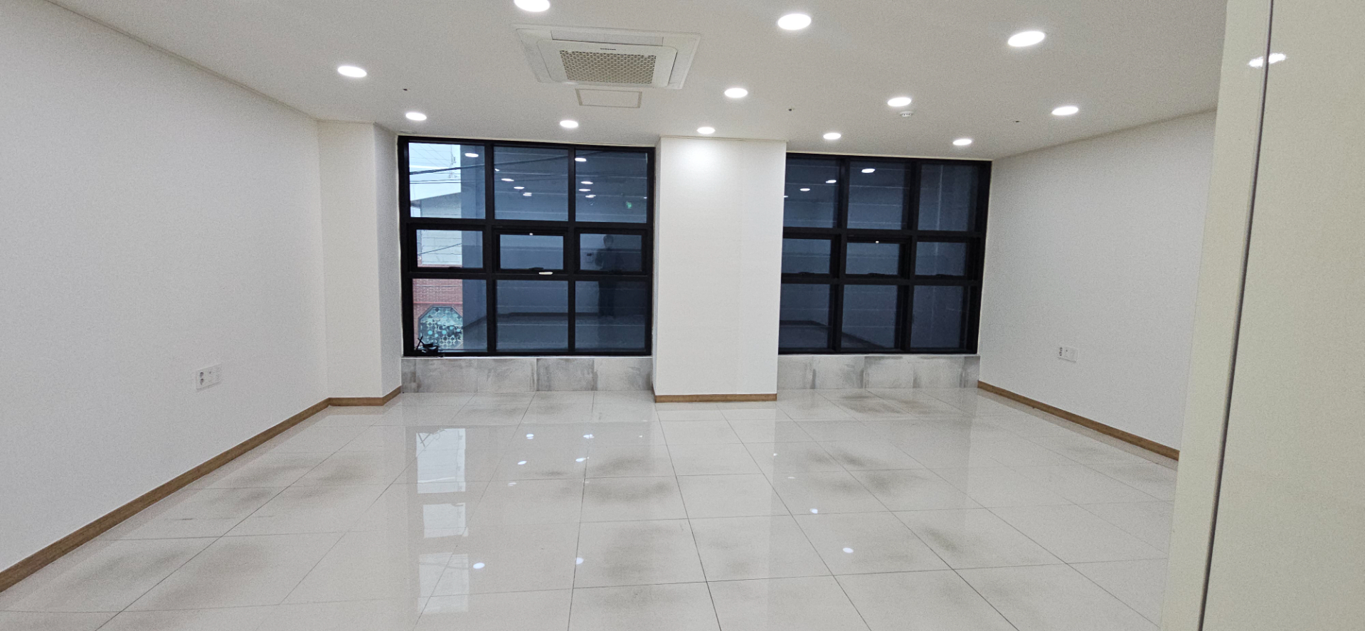 부산광역시 남구 대연동 상가 - 1