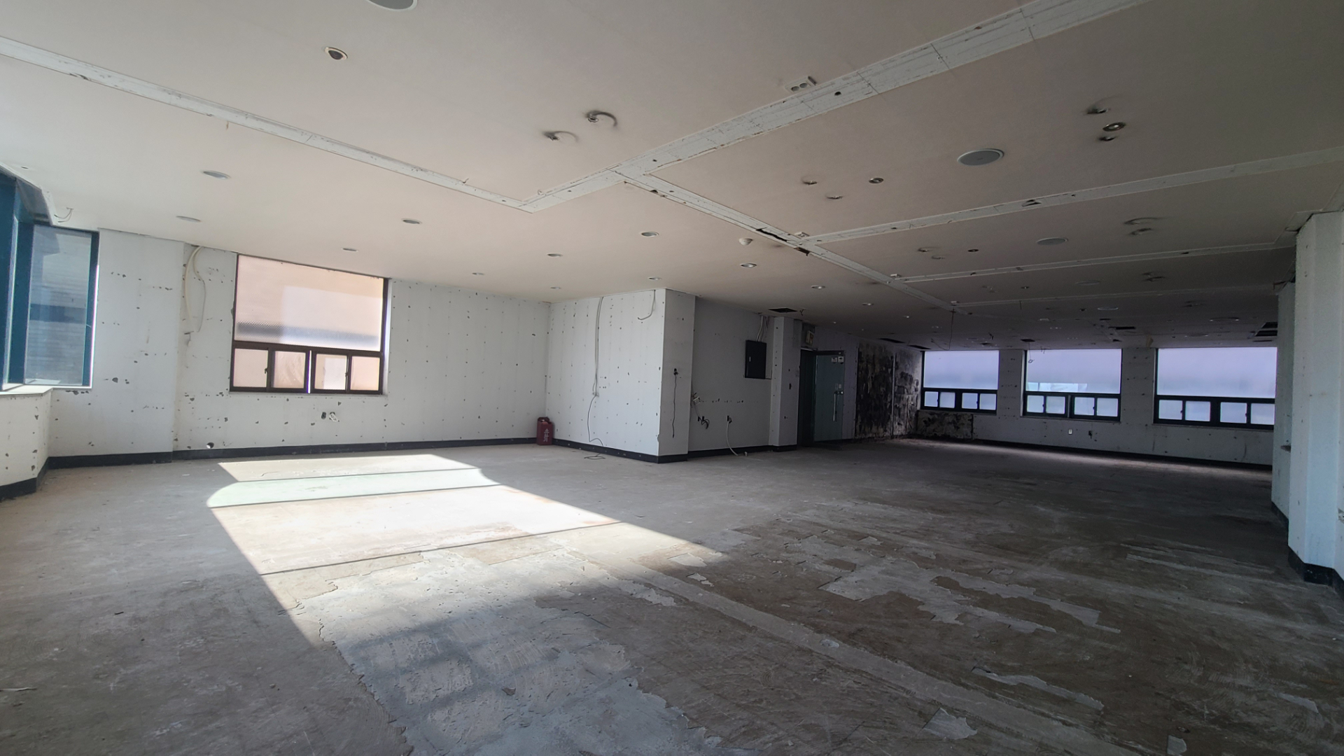 부산광역시 중구 광복동1가 상가 썸네일 3