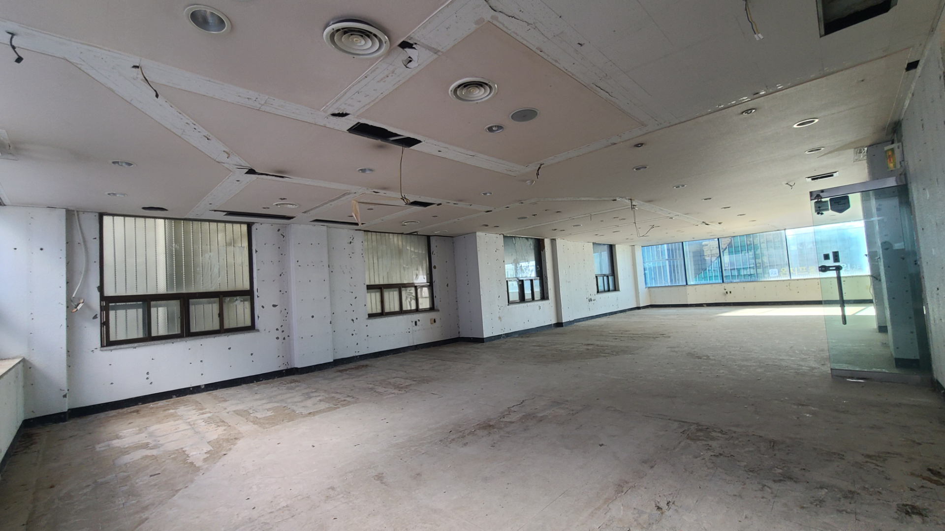 부산광역시 중구 광복동1가 상가 썸네일 6