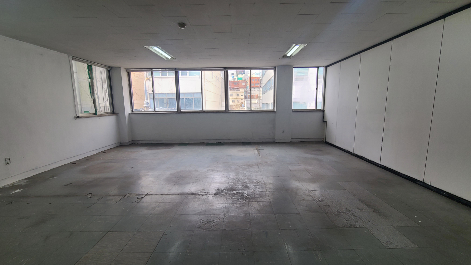 부산광역시 중구 중앙동4가 상가 - 1