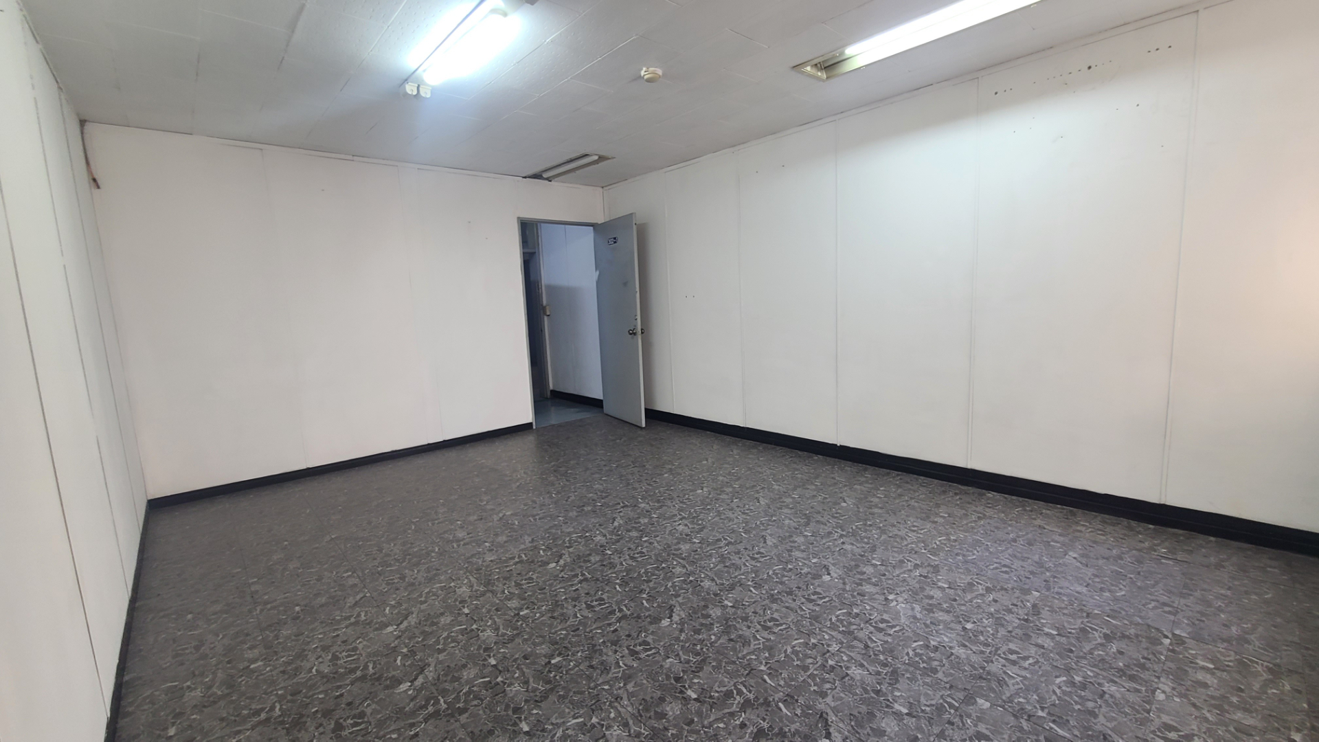 부산광역시 중구 중앙동4가 상가 썸네일 3