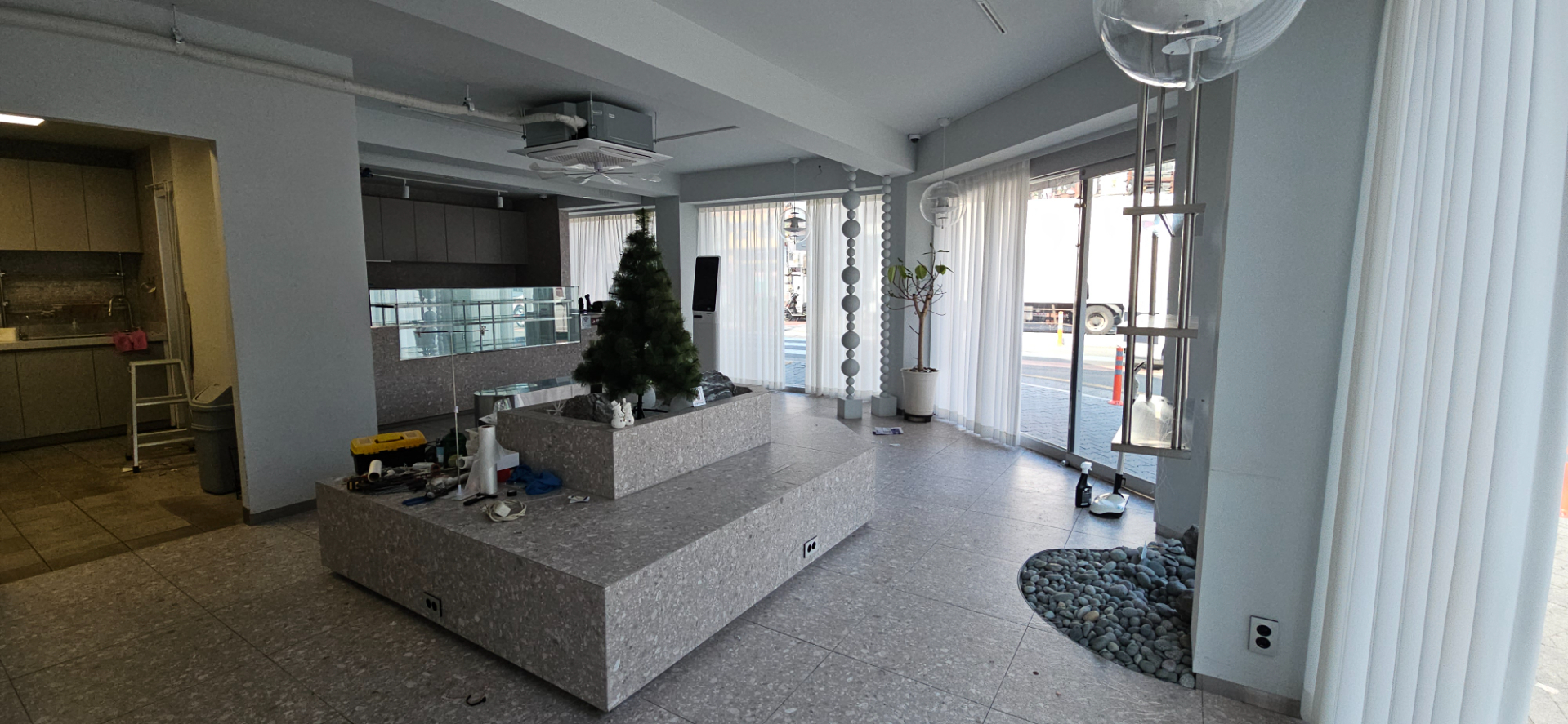 부산광역시 연제구 연산동 상가 - 1