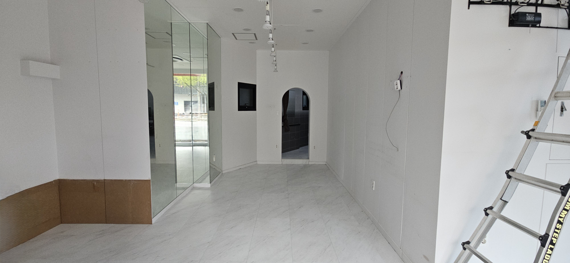 부산광역시 연제구 연산동 상가 - 1