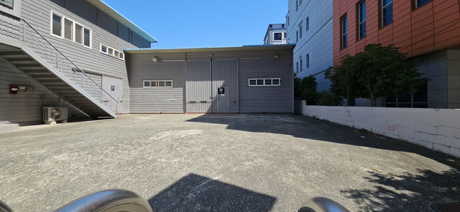 부산광역시 수영구 광안동 건물 - 1